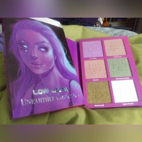 UnEarthly Highlighter Palette - Picture 8 of 10